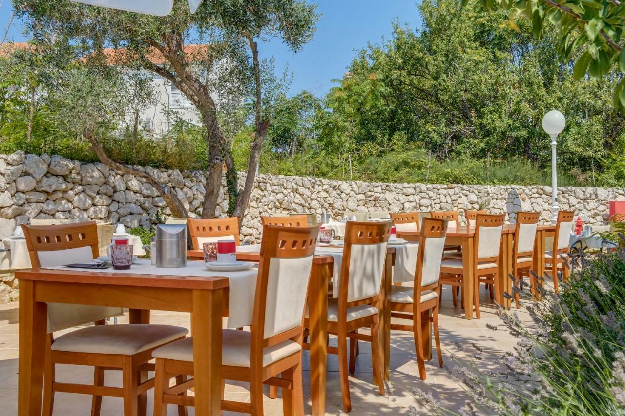 Hotel Manora Nerezine Exterior photo
